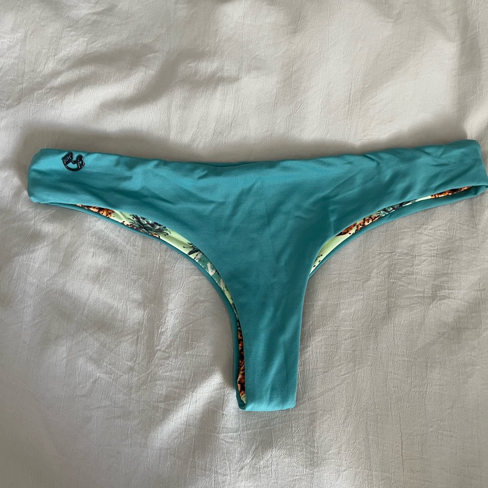 Majji Reversible Low Rise Bikini Bottom - Medium size